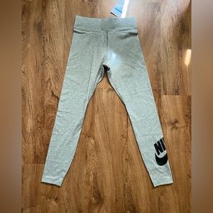 Nike Gray Leggings Size M NWT
